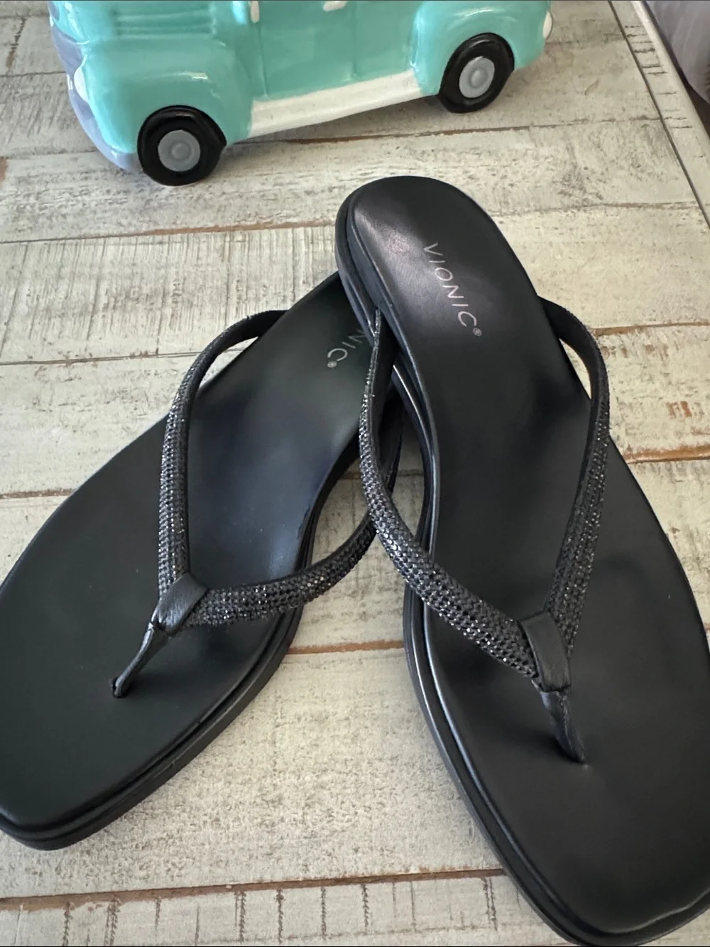Vionic sleek black